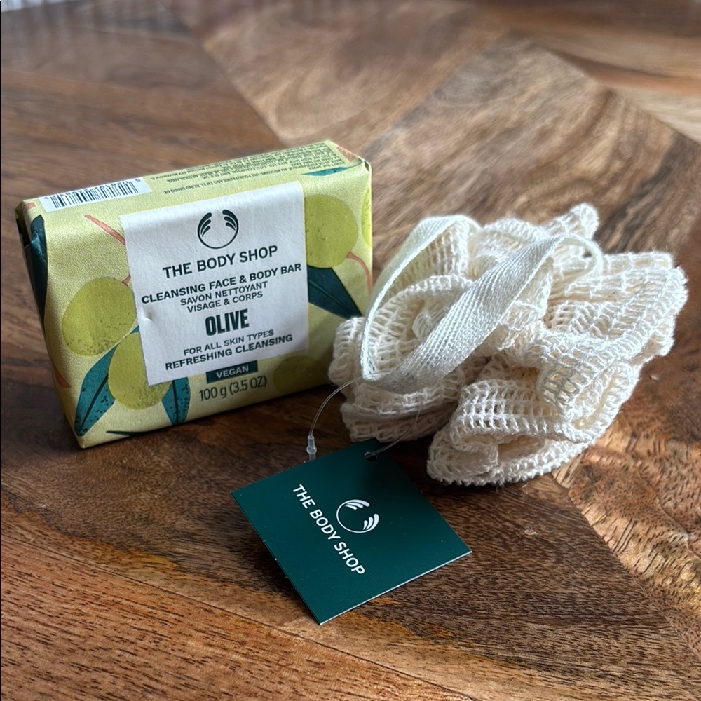 The Body Shop Olive Cleansing Bar with Cream Loofah
